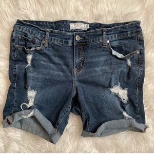 Torrid distressed shorts